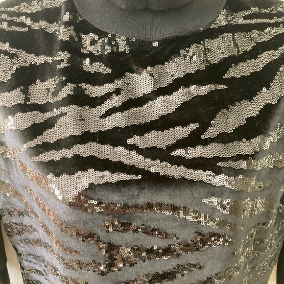 Beautiful Black Sequin Turtleneck Sweater - Picture 5 of 10